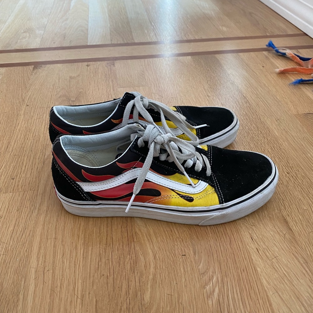 Old Skool Flame Vans Size 7 Men’s 8.5 Women’s